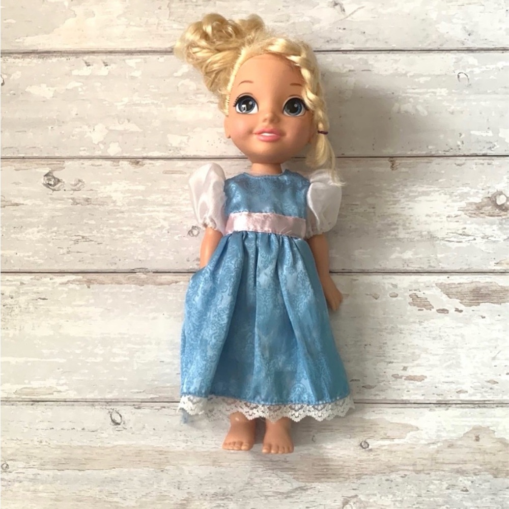Disney Elsa Princess Doll Frozen Girls Toys 13in Tall Excellent Condition